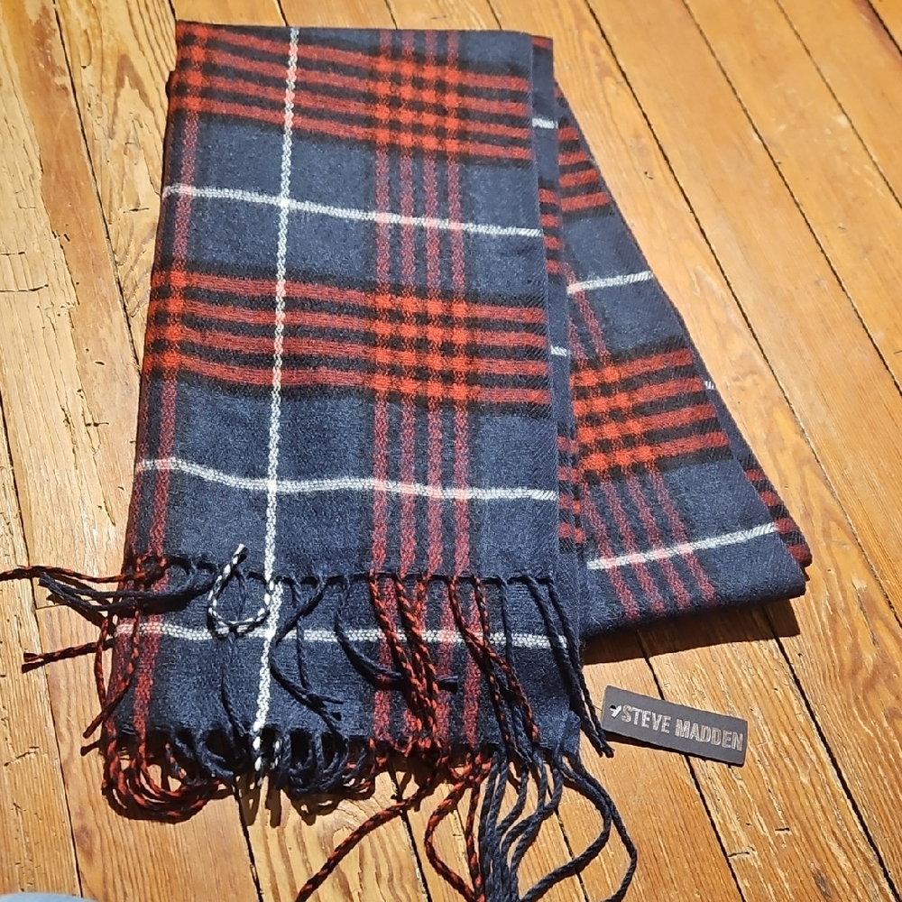 NWT Steve Madden Plaid Fringed Scarf